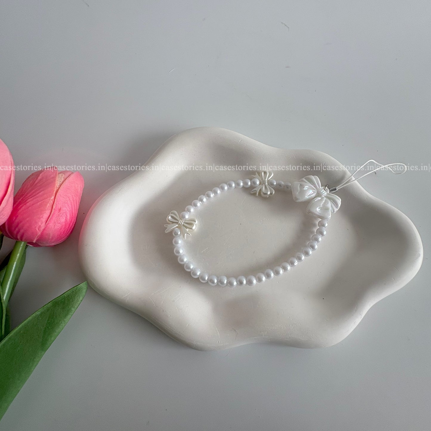 Aesthetic Bow with Pearl and Bow Mobile Charm